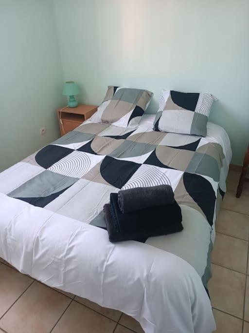 Belle villa de 90m2 au calme avec jardin et parking à 10 mn de la mer en voiture Fos-sur-Mer Esterno foto